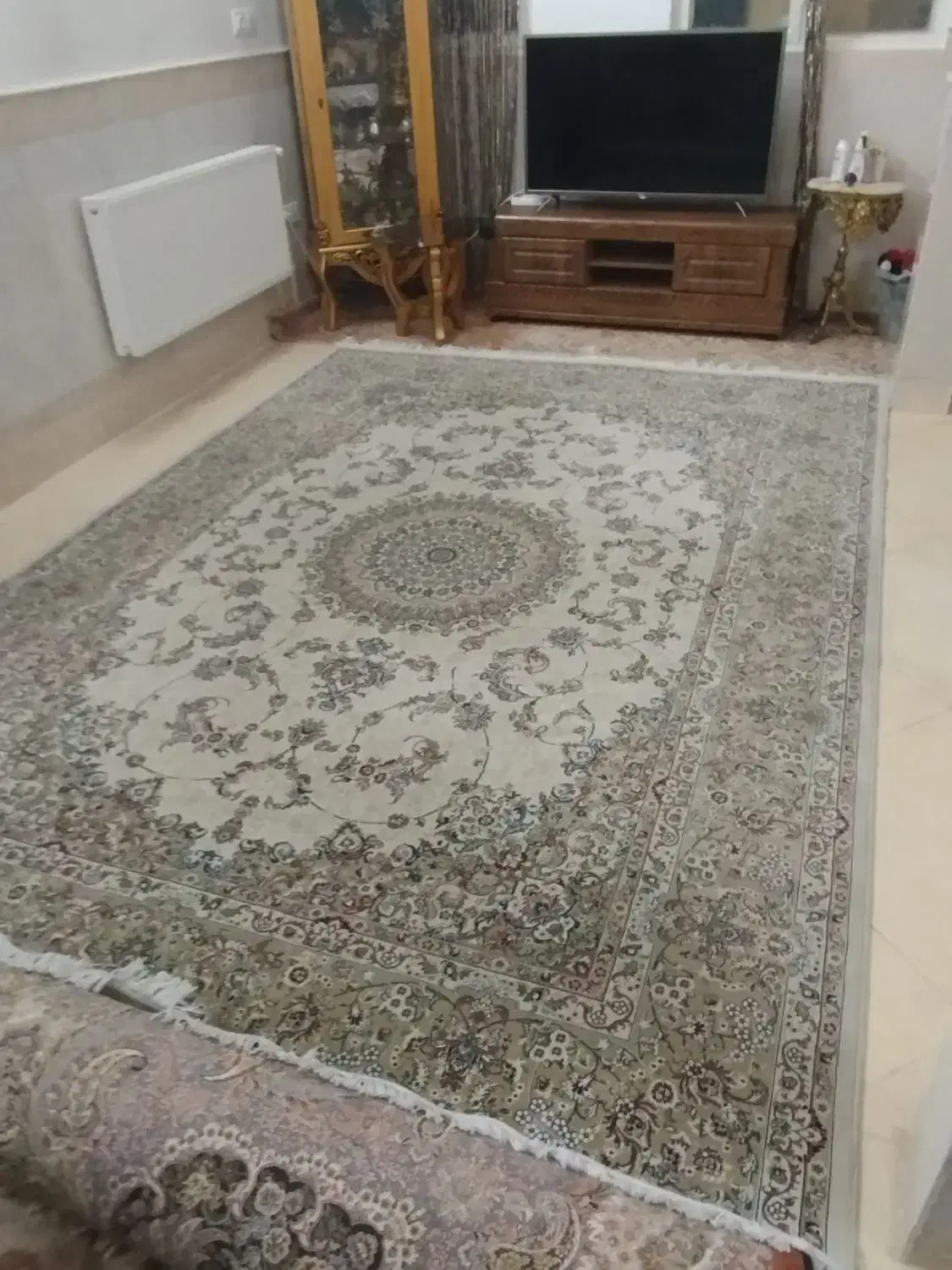 فرش ۹ متری. ۲نیم در ۳نیم|فرش|قم, سربخش|دیوار