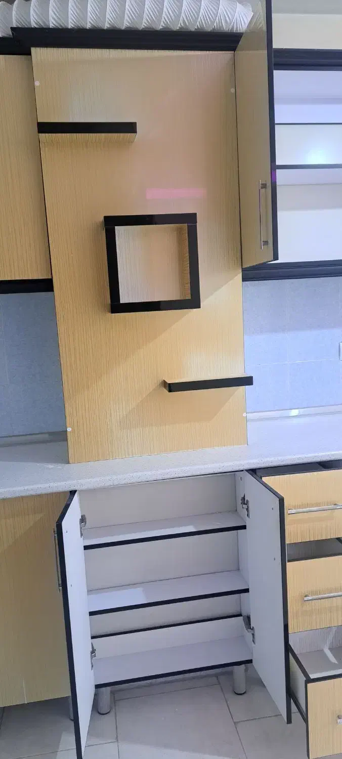 کابینت ام دی اف و سینک کاملا سالم و تمیز در حد نو|مصالح و تجهیزات ساختمان|پرند, فاز ۴|دیوار