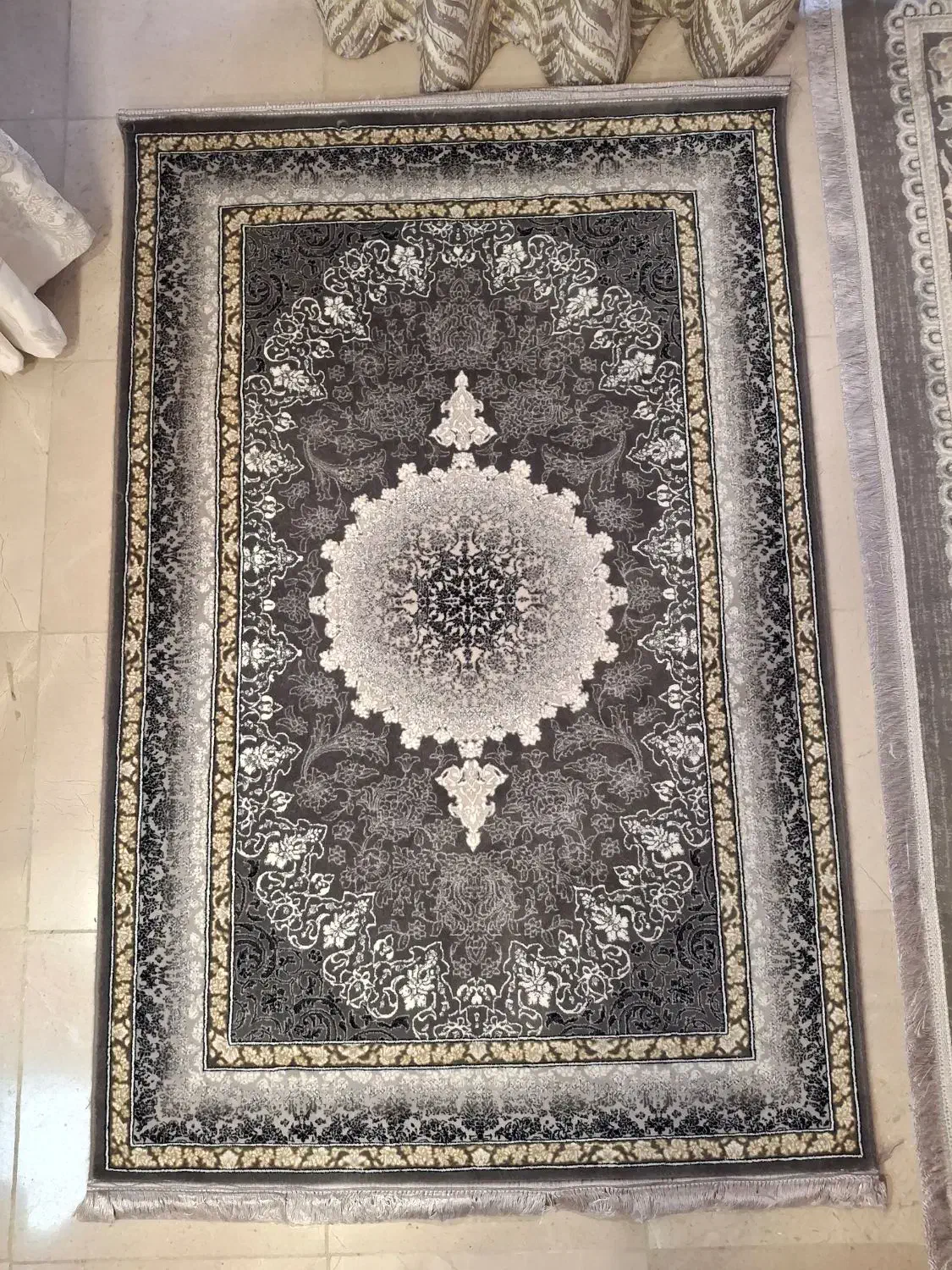 فرش یک در یک و نیم|فرش|تهران, شهمیرزادی|دیوار