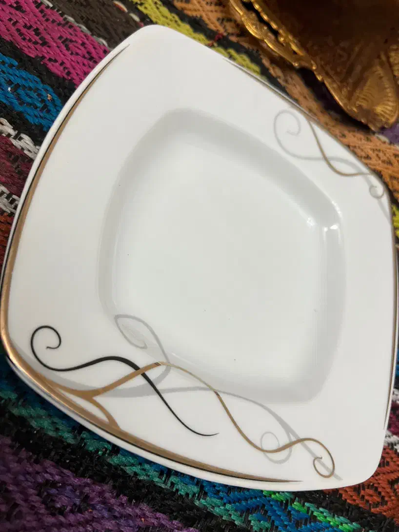 ظروف چینی ۱۸نفره کامل و سرویس کریستال ۶نفره|ظروف سرو و پذیرایی|چهاردانگه (تهران), |دیوار