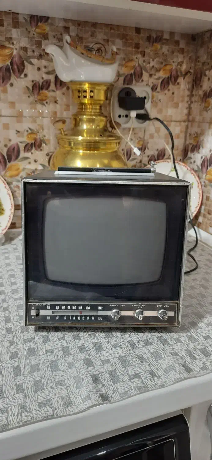 رادیو تلویزیون قدیمی کوچک|تلویزیون و پروژکتور|مشکیندشت, |دیوار