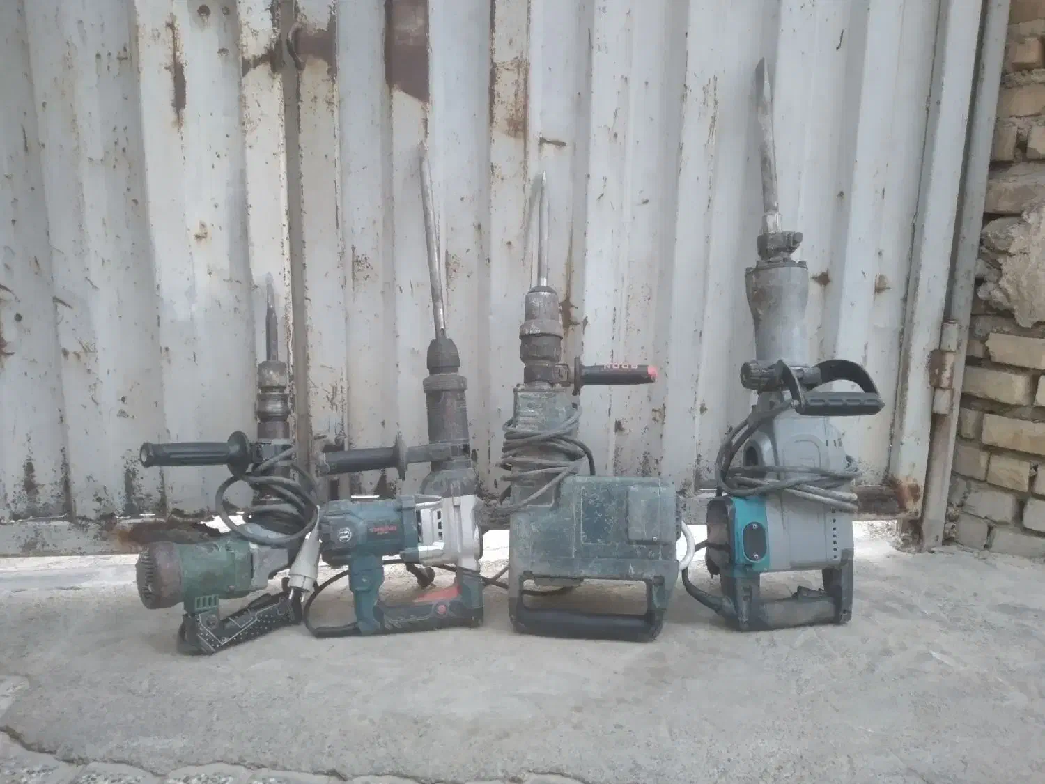 تخریب کاری کندن سبتینگ کشیدن مصالح ساختمانی کنترات|خدمات پیشه و مهارت|گنبد کاووس, |دیوار