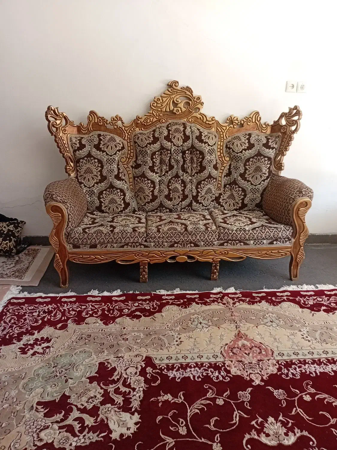 مبل هفت نفره سلطنتی درحدنو با میز مبلمان راحتی|مبلمان خانگی و میز عسلی|نجف‌آباد, کهریزسنگ|دیوار