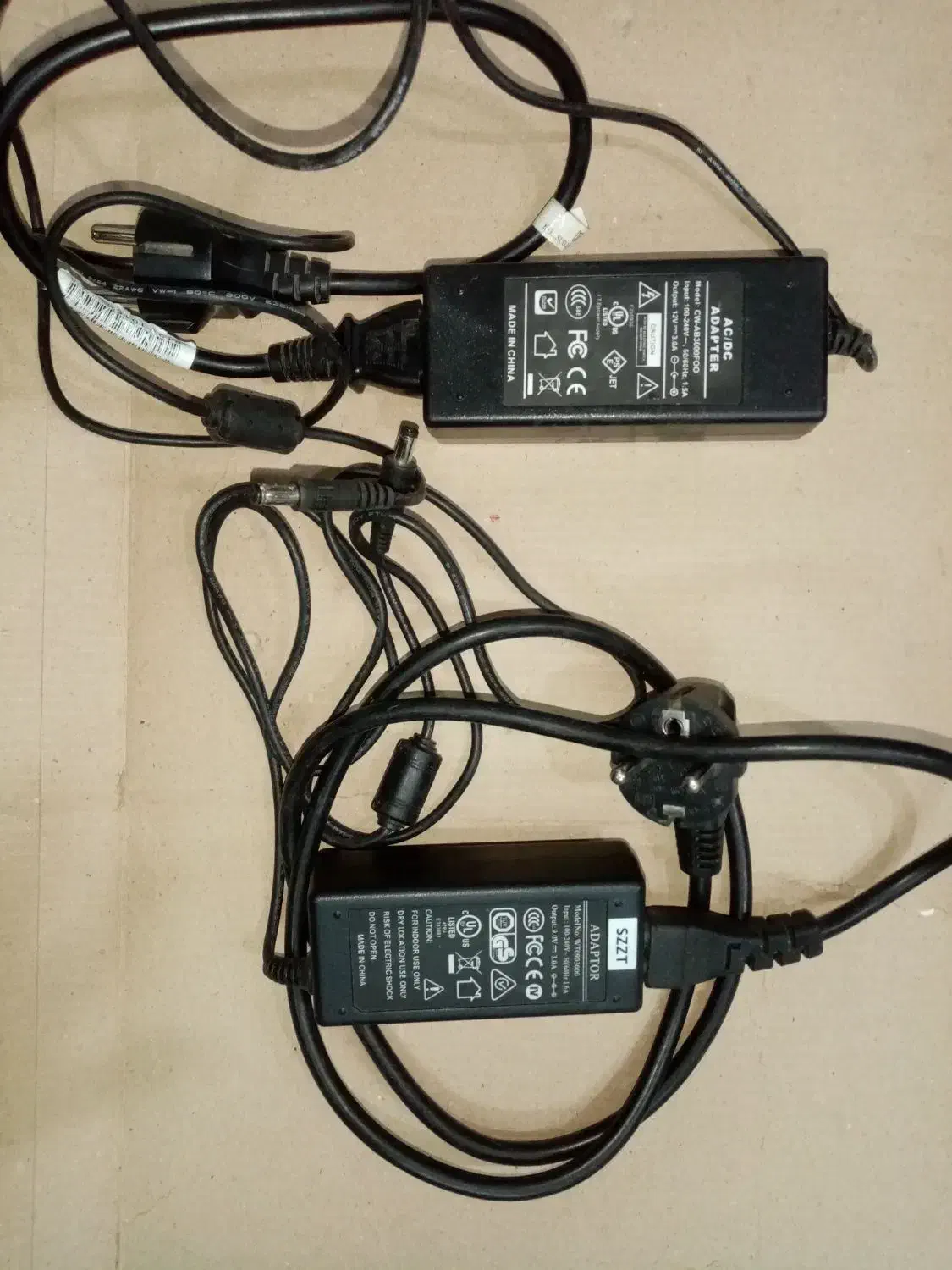 دوعدد اداپتور|قطعات و لوازم جانبی رایانه|سبزوار, قاضی زاد|دیوار