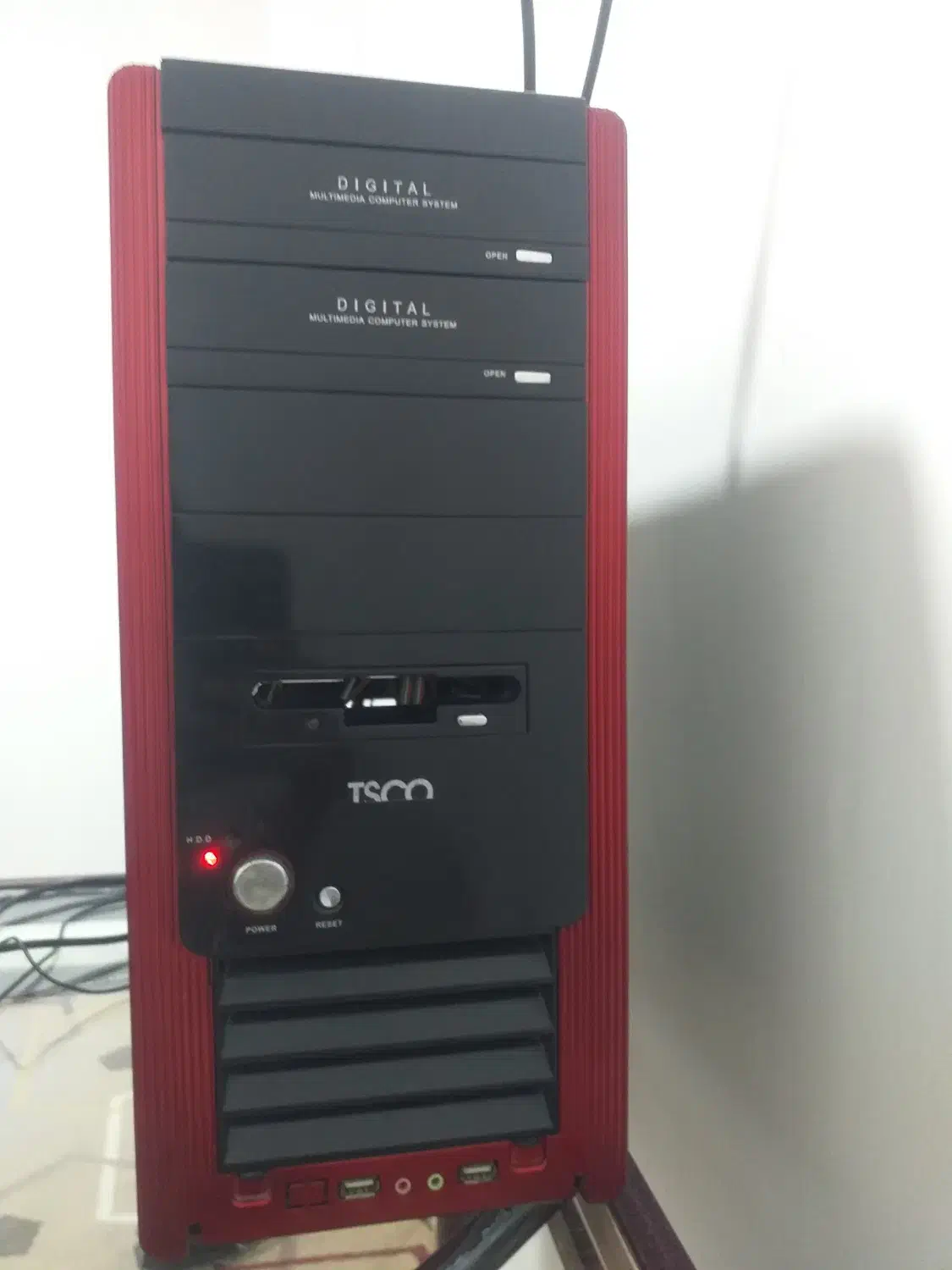 کامپیوتر ایسر با کیس و هدفن هم اشانتیوم|رایانه رومیزی|ایذه, |دیوار