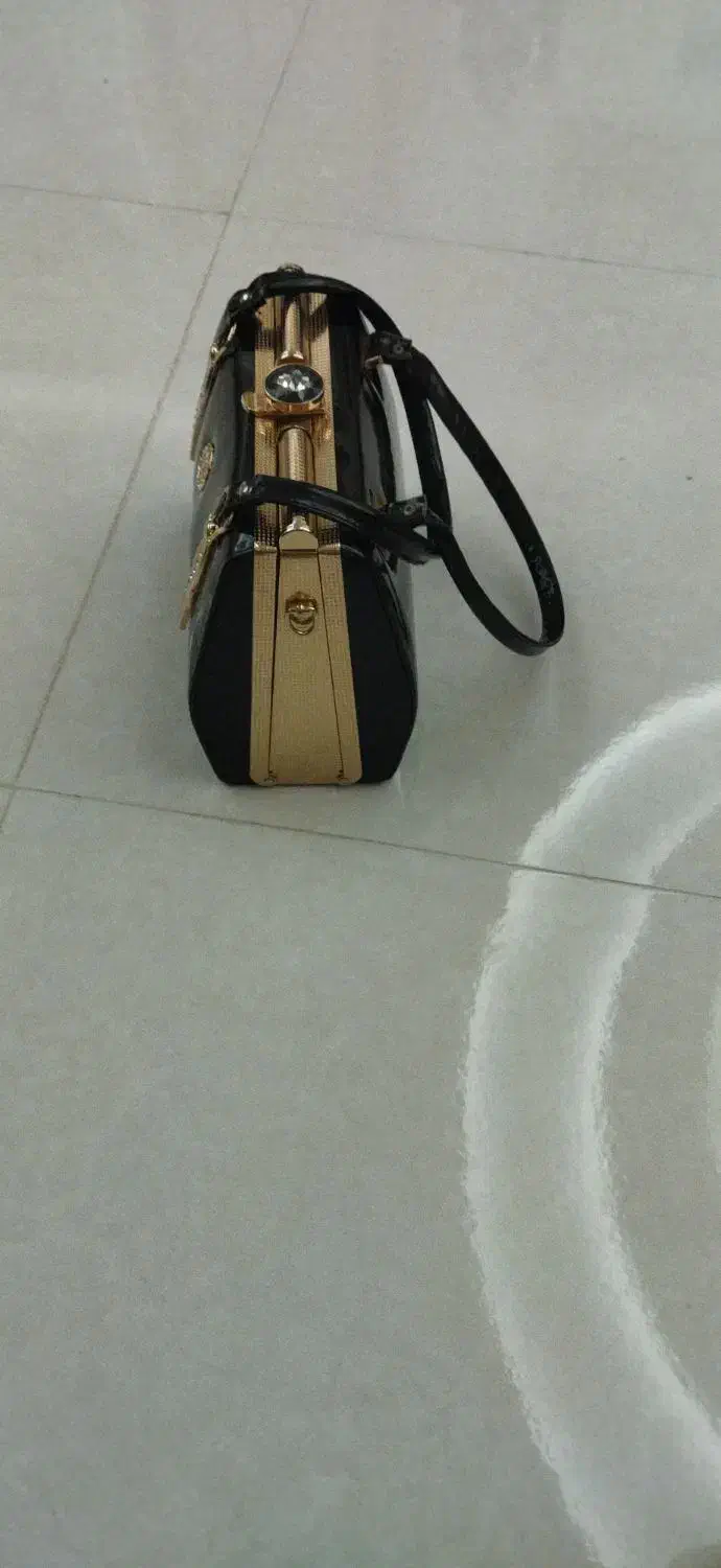 کیف ورنی|کیف، کفش، کمربند|تربت‌حیدریه, شهید قرنی|دیوار