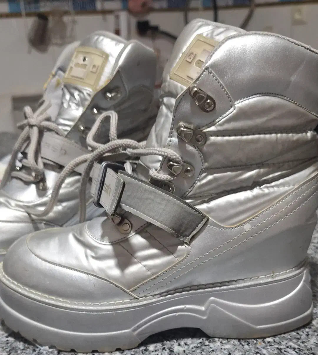 پوتین استوک|کیف، کفش، کمربند|مرودشت, ابوذر شمالی‎|دیوار