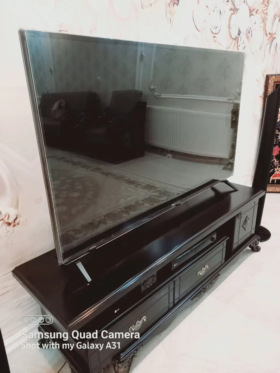 تلویزیون ال جی ۵۵ هوشمند به همراه میز|تلویزیون و پروژکتور|قدس, شهر‌قدس|دیوار