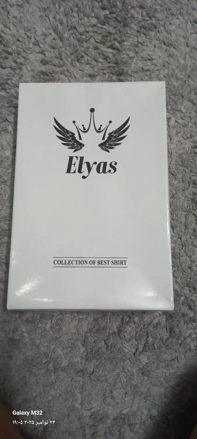 پیراهن نو و دستنخورده|لباس|تربت جام, حافظ|دیوار