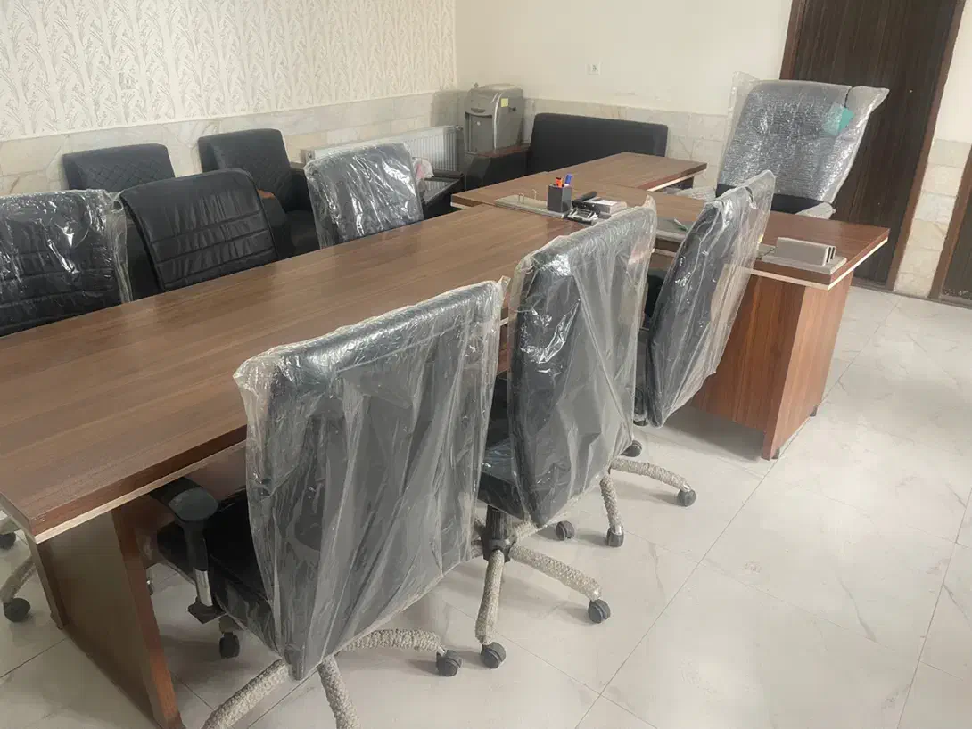 میز مهندسی و میز کنفرانس به همراه  شش تا صندلی|مبلمان اداری|سیرجان, |دیوار