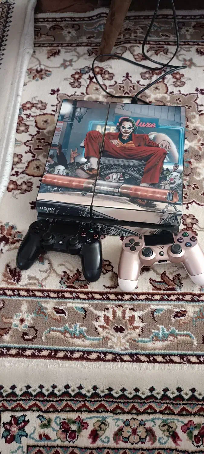 ps4 دو دستگیره سالم همراه کارتن کپی خوره|کنسول، بازی ویدئویی و آنلاین|همدان, |دیوار