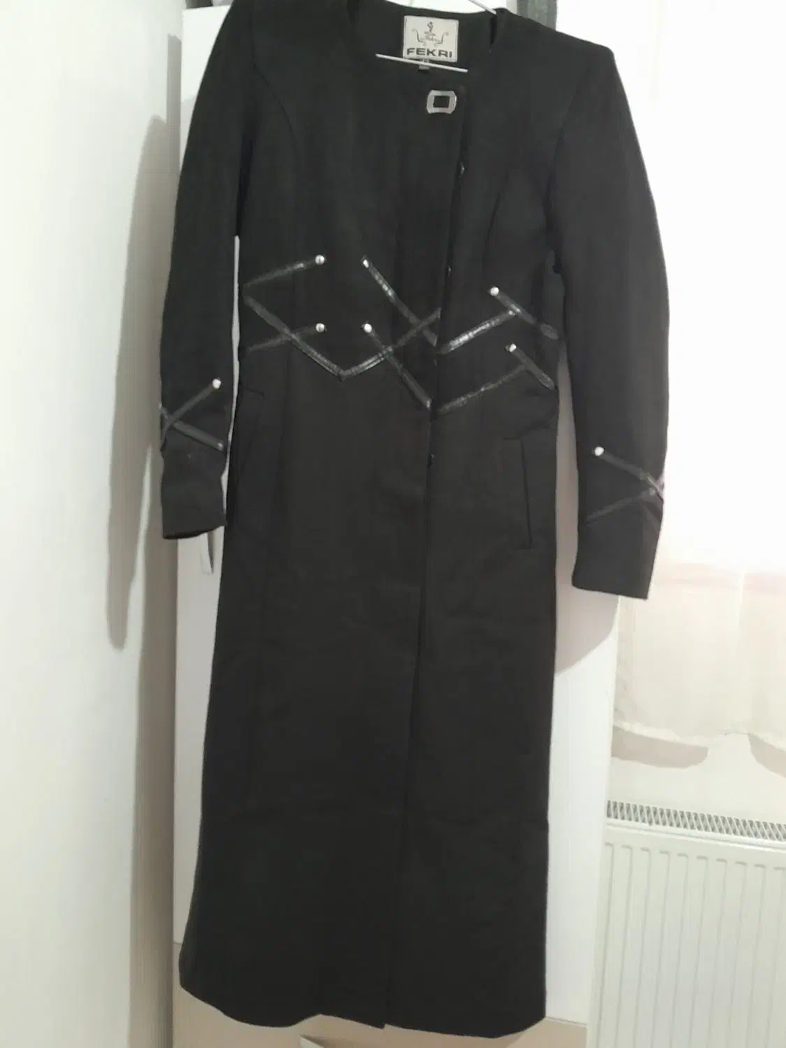 تعدادی لباس|لباس|اردبیل, |دیوار