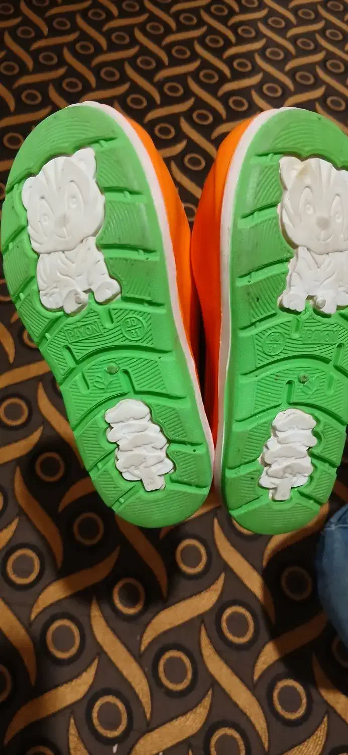 چکمه بچگانه|کفش و لباس بچه|رشت, سیا اسطلخ|دیوار