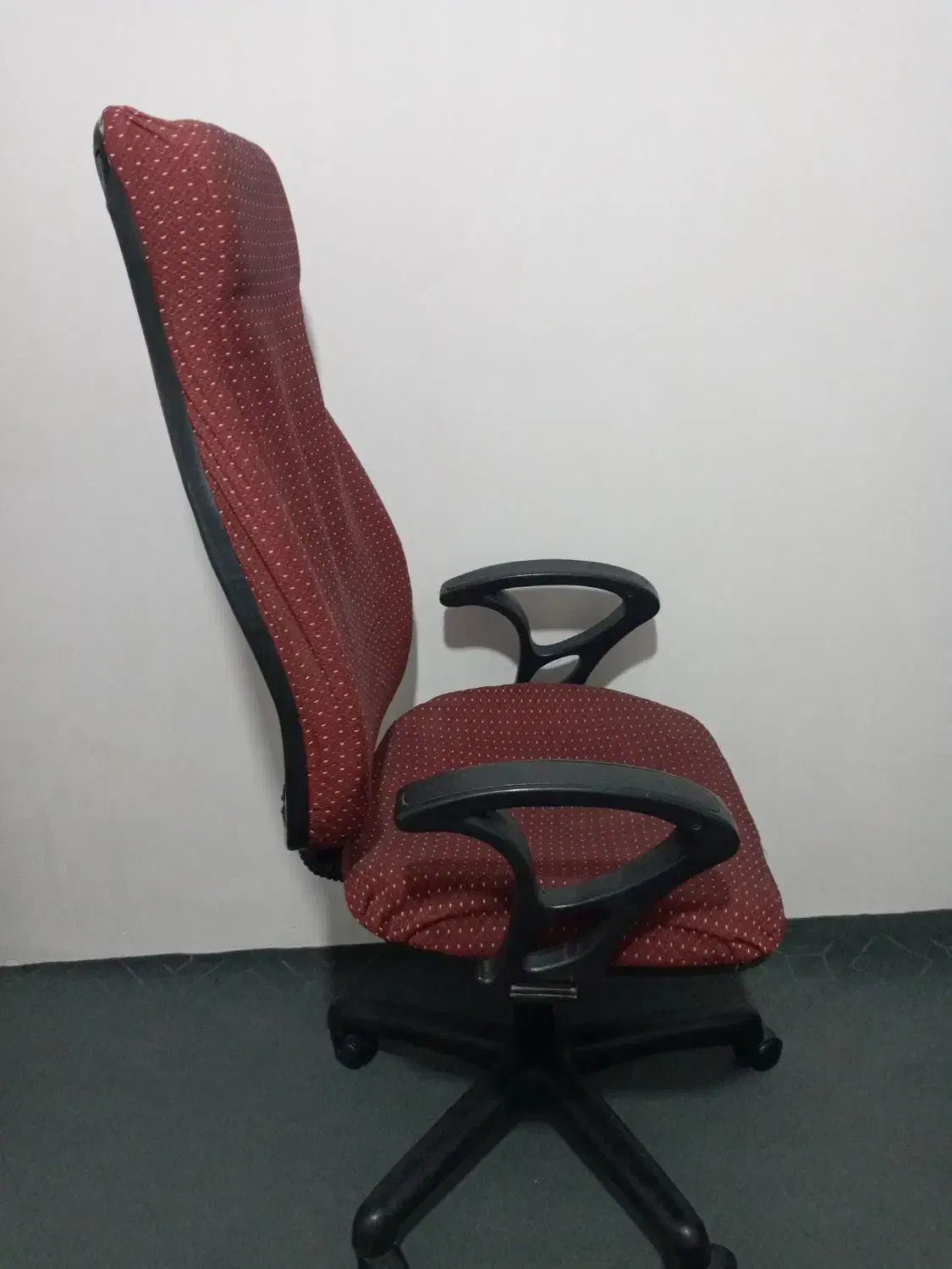 کامپیوتر رومیزی با میزو صندلی گردان|رایانه رومیزی|سنندج, |دیوار