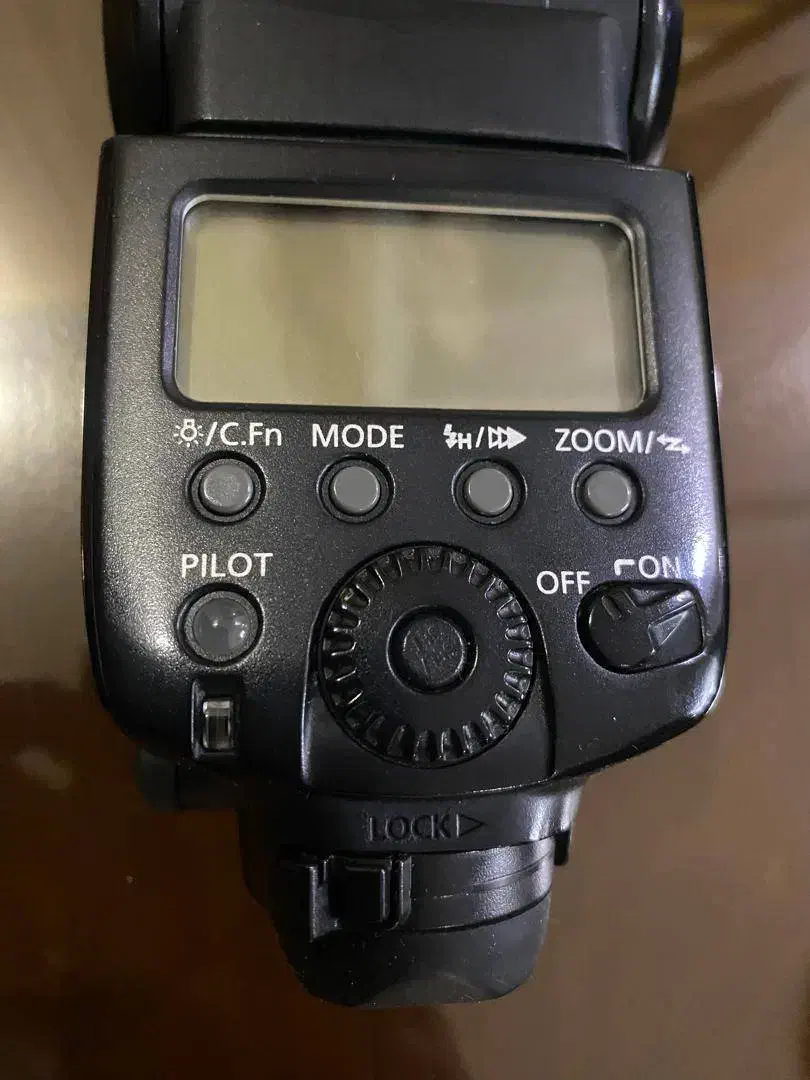 اسپیدلایت|دوربین عکاسی و فیلم‌برداری|اندیشه, اندیشه فاز ۱|دیوار