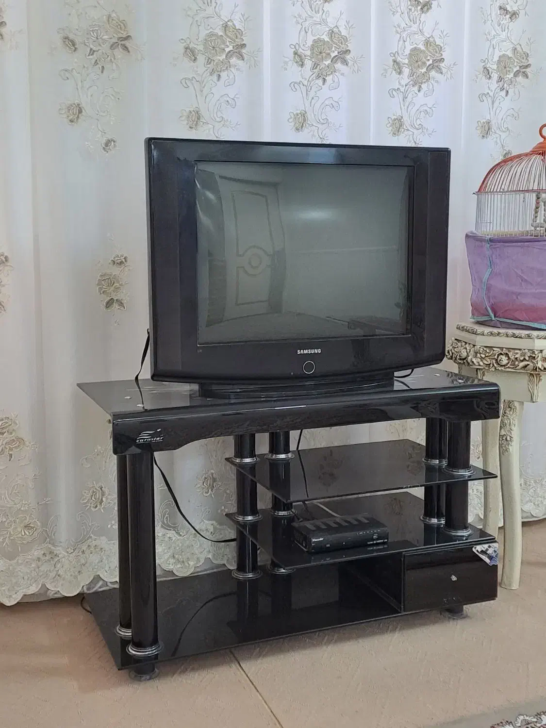 تلویزیون و میز|تلویزیون و پروژکتور|اردکان, |دیوار