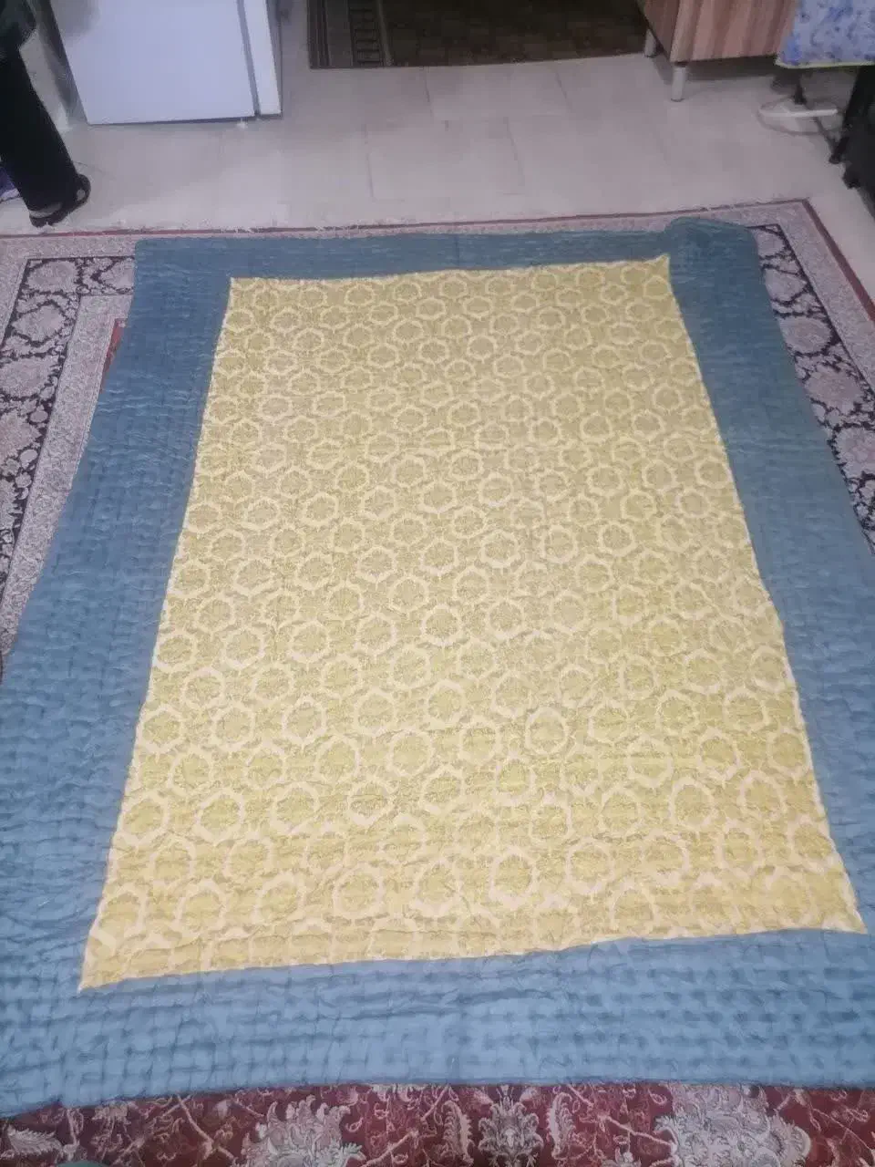 دو عدد لحاف یا یک عدد لحاف کرسی|رختخواب، بالش، پتو|چمستان, |دیوار