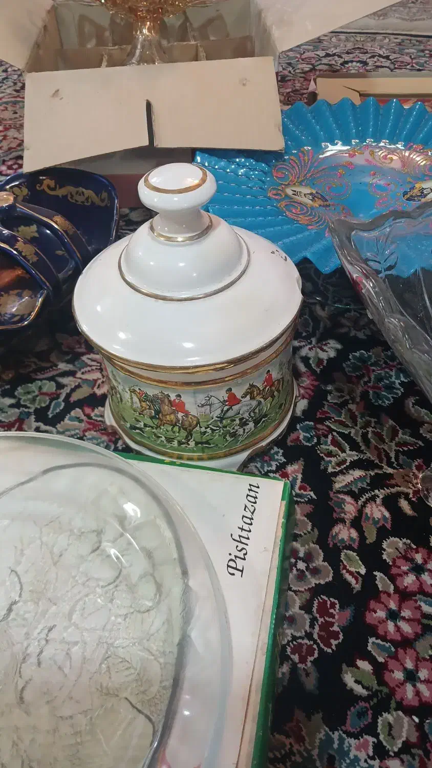 تعدادی ظروف با کارتن|ظروف سرو و پذیرایی|کرمان, |دیوار