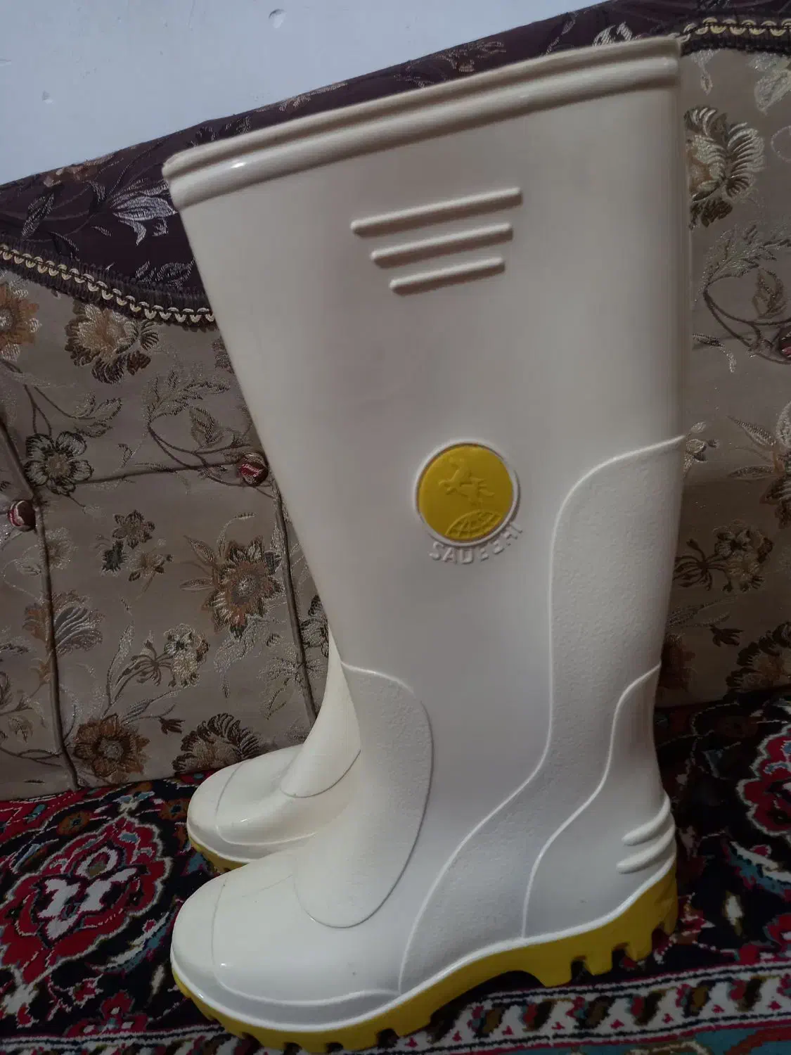 چکمه|کیف، کفش، کمربند|کازرون, |دیوار