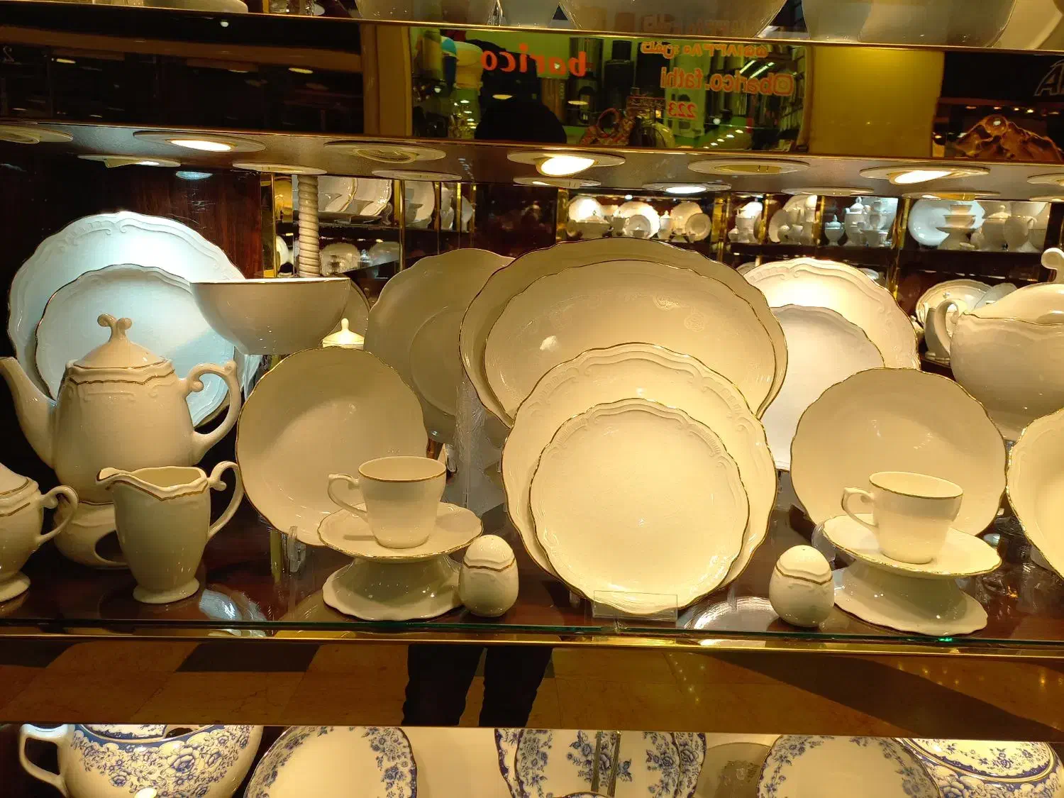 چینی طوس کرم رویال طرح دار|ظروف سرو و پذیرایی|تهران, شوش (باغ آذری)|دیوار