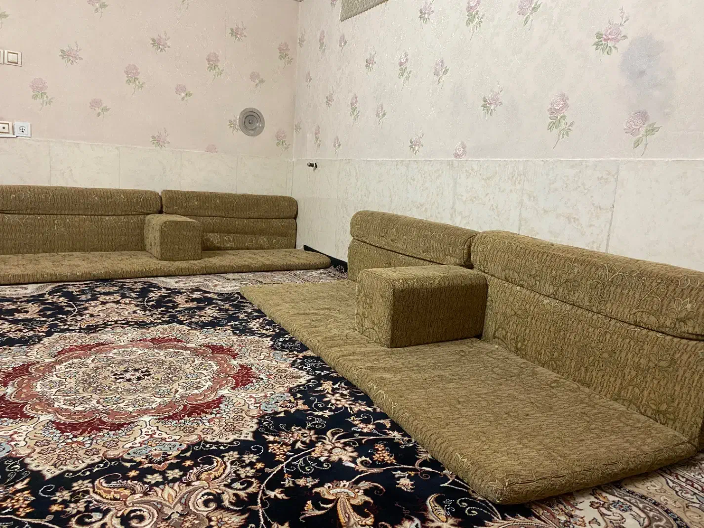 زیر انداز عربی|مبلمان خانگی و میز عسلی|جهرم, |دیوار