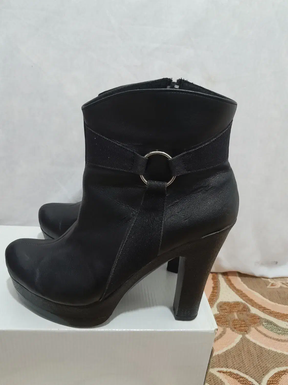 نیم پوتین در حد نو|کیف، کفش، کمربند|تبریز, |دیوار