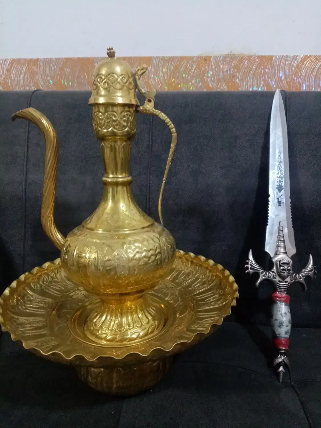 آفتابه لگن برنجی|کلکسیون اشیاء عتیقه|نیشابور, خط کاشمر|دیوار