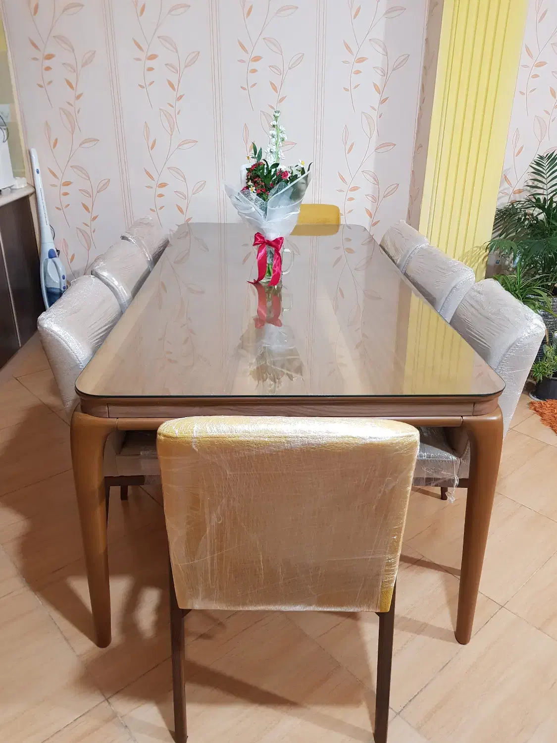 میز ناهارخوری ۸ نفره با شیشه روی میز و ۸ صندلی|میز و صندلی غذاخوری|رشت, دیلمان|دیوار