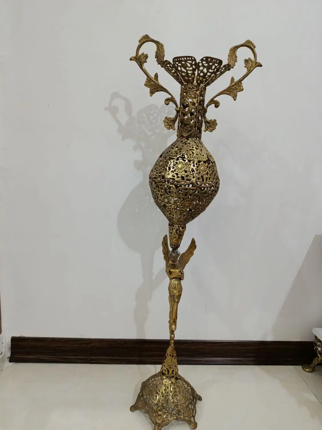 میز تلویزن .ساعت . گلدان .سطل زباله برنجی|صنایع دستی و سایر لوازم تزئینی|گلستان (تهران), |دیوار