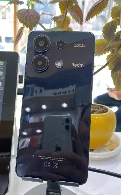 note 13|موبایل|صحنه, |دیوار