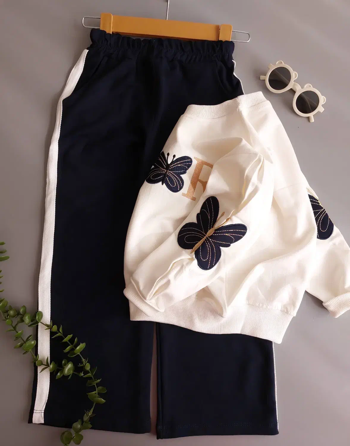 بهترین استایل های کودک و نوجوان|کفش و لباس بچه|قم, انسجام|دیوار