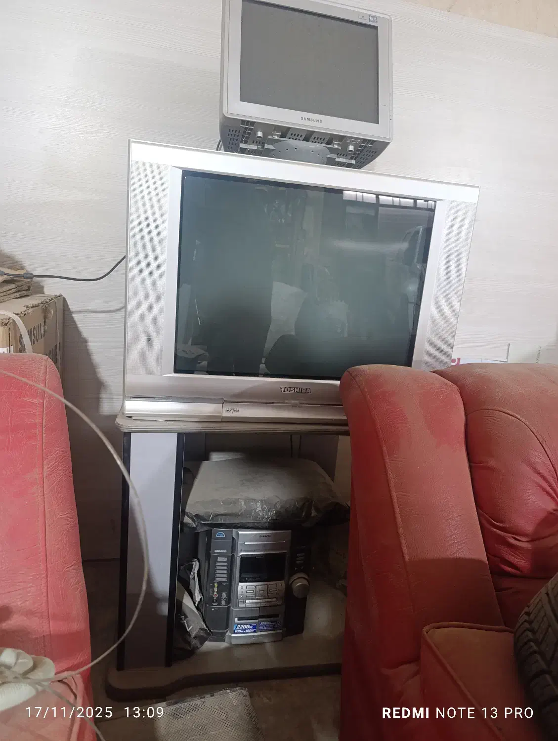 تلوزیون 29 و میز و پخش|تلویزیون و پروژکتور|دهگلان, |دیوار