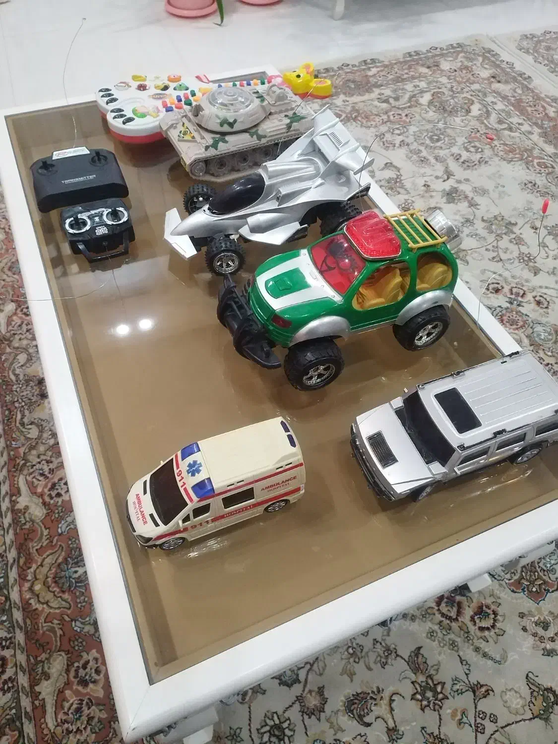 اسباب بازی کنترلی و باطری نیاز به تعمیر|اسباببازی بچه|سهند, |دیوار