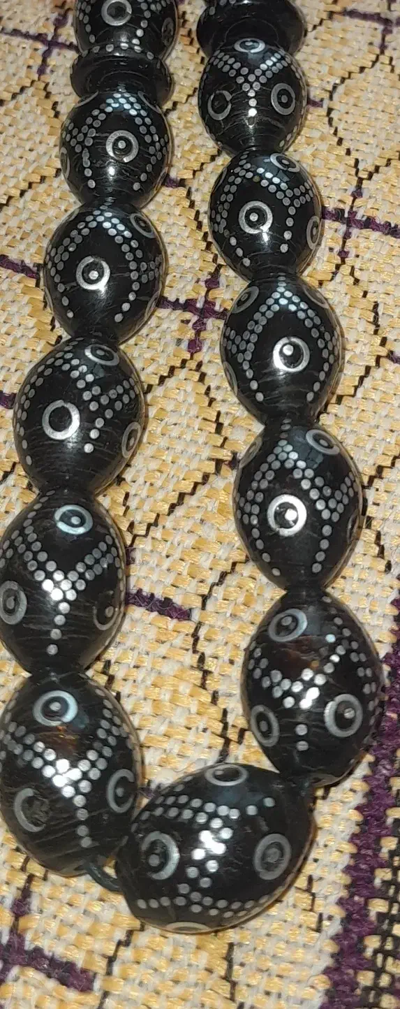 تسبیح قدیمی یُسر حجاز (مکّاوی) نقره کوب|کلکسیون اشیاء عتیقه|باسمنج, |دیوار