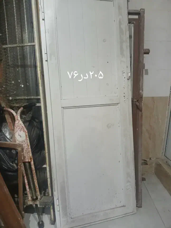 درب پنجره ایرانیت بلدیل تداشتن فضا|مصالح و تجهیزات ساختمان|مشهد, کشف|دیوار