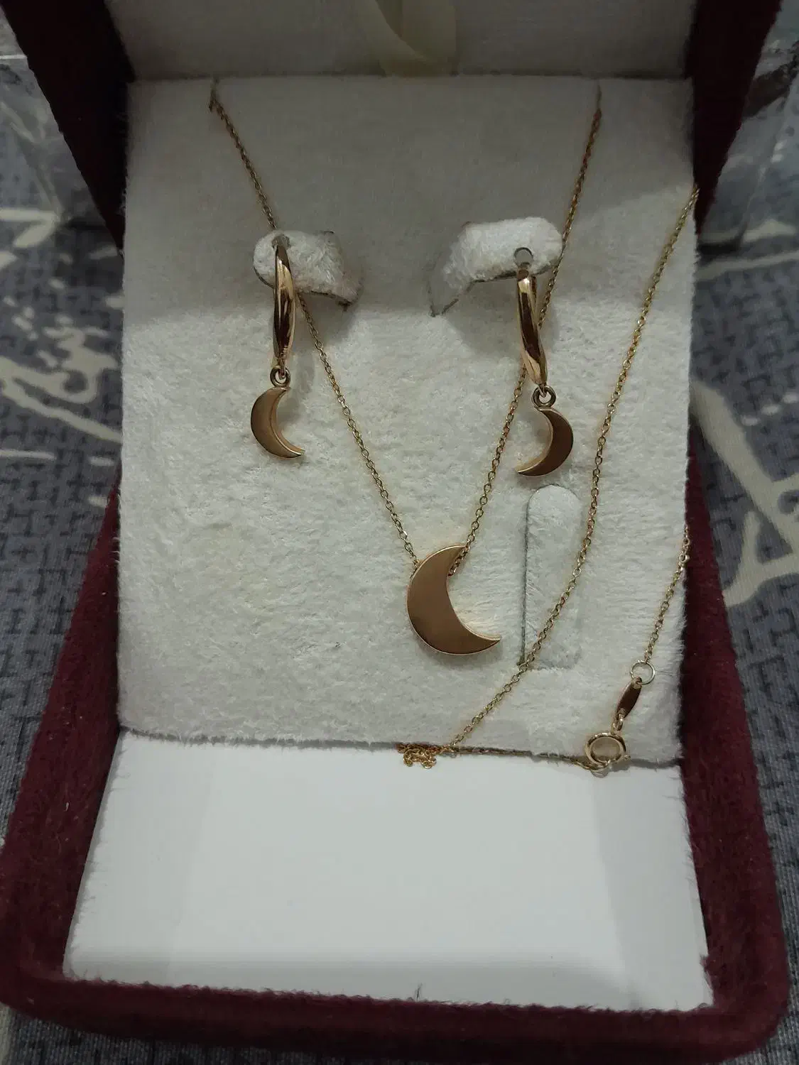 نیم ست طلا|جواهرات|بروجن, |دیوار