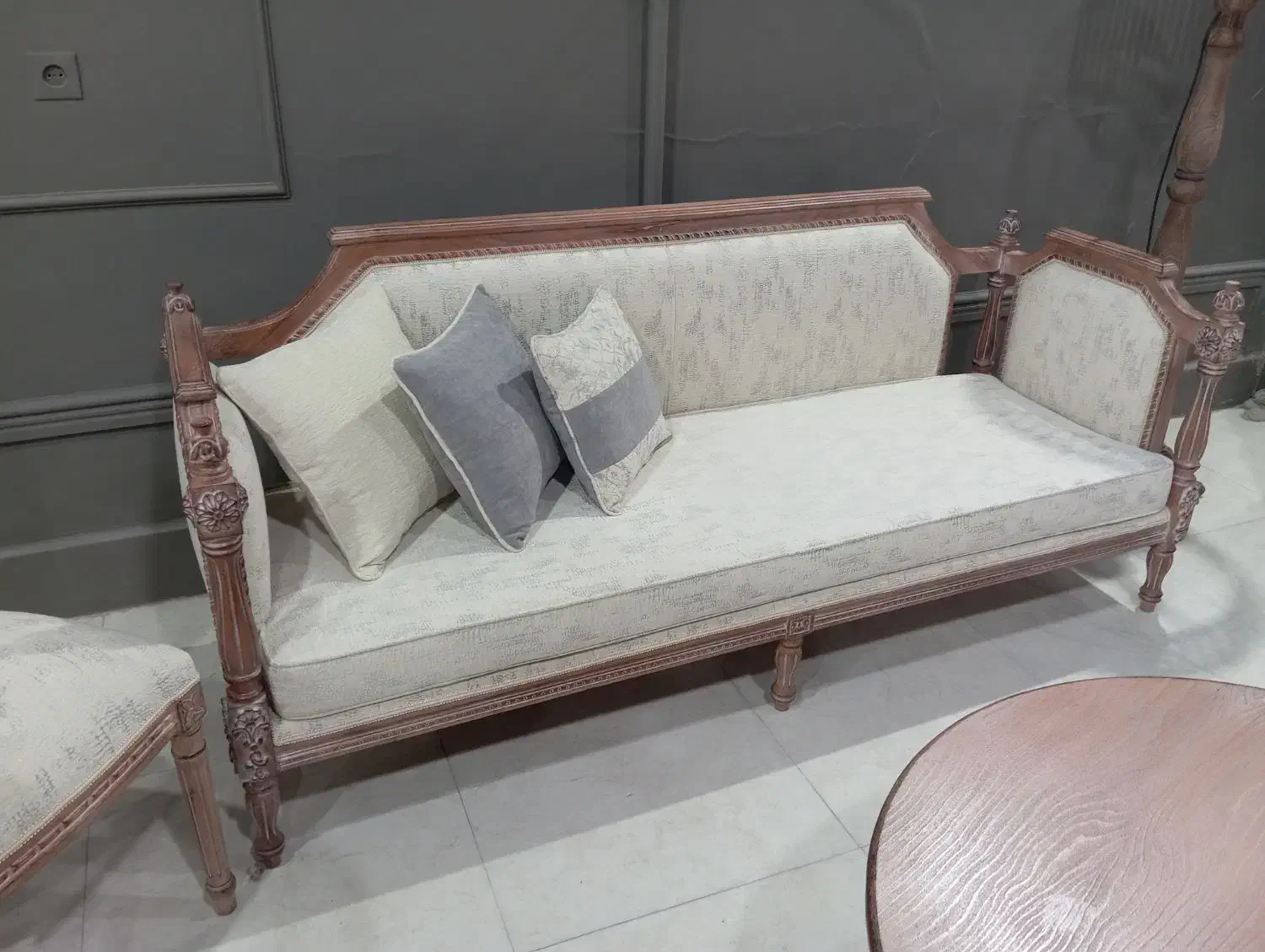 مبل نیو کلاسیک مدل کاجی ۷نفره با میز|مبلمان خانگی و میز عسلی|شاندیز, |دیوار