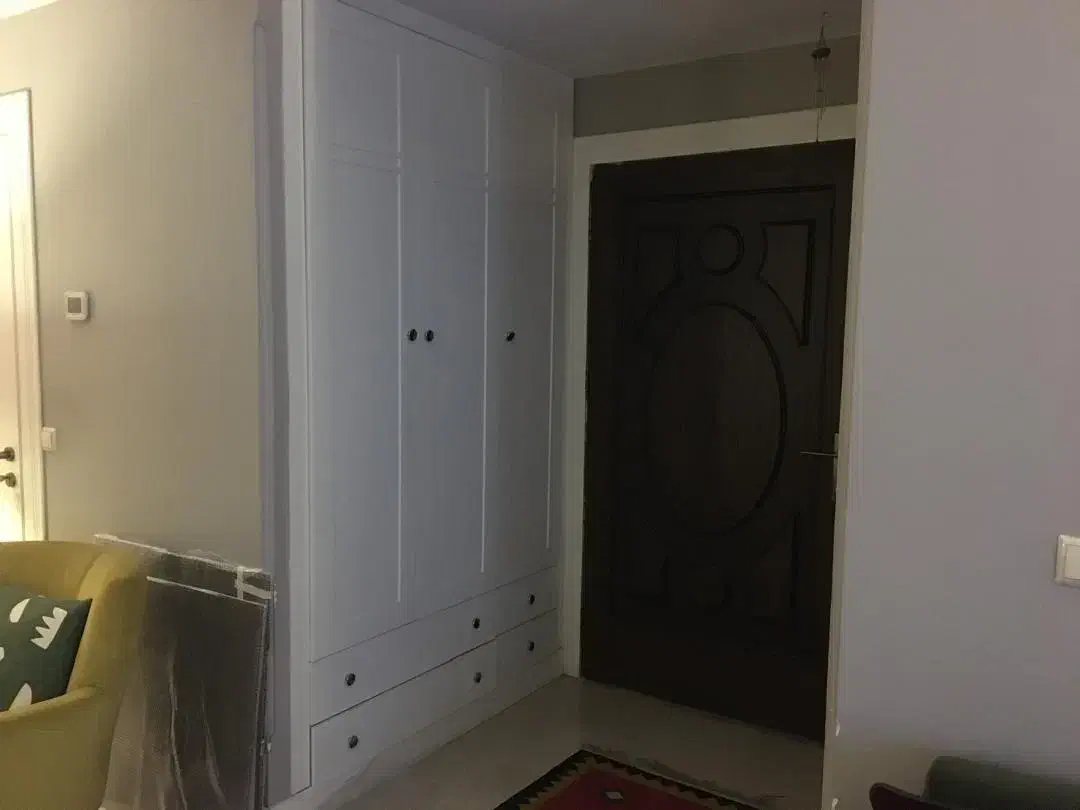 آپارتمان سه خوابه فول تخلیه املاک هستم