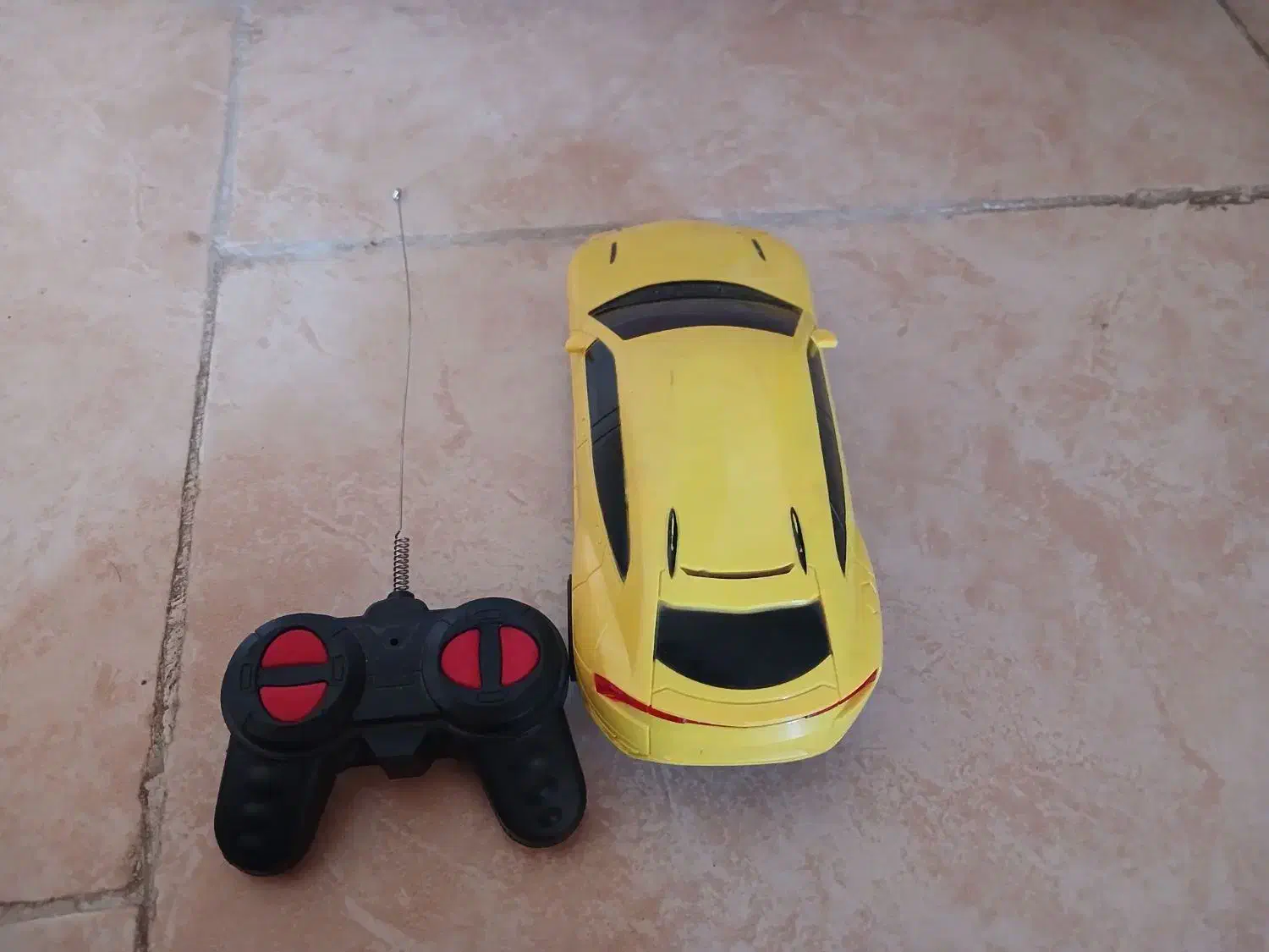 ماشین کنترلی نیاز به تعمیر جزئی|اسباببازی|ساری, |دیوار