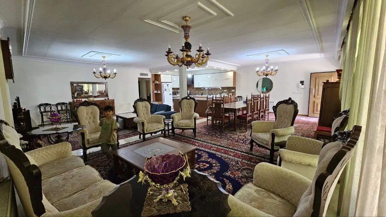 ۵۸۰متر ویلایی مستغلات شامل۲۰۰متر بنا حیاط مشجر|اجارهٔ خانه و ویلا|تهران, آسمان|دیوار