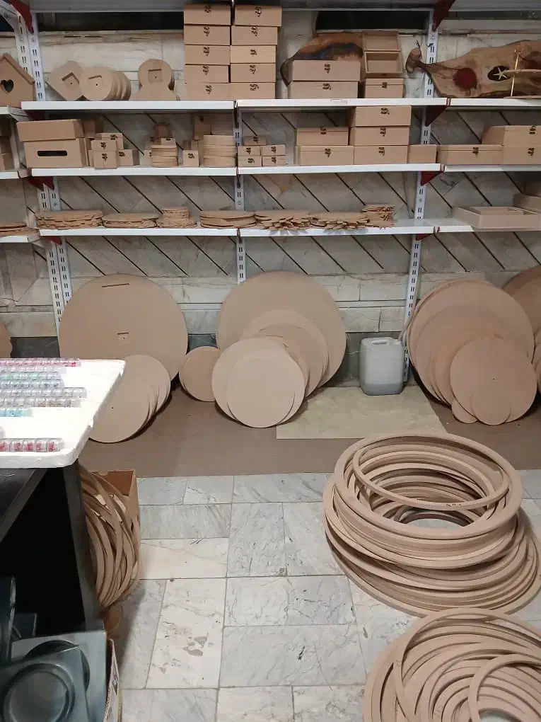 کاملترین فروشگاه لوازم هنری رزین وسنگ مصنوعی|صنایع دستی و سایر لوازم تزئینی|اصفهان, رزمندگان|دیوار