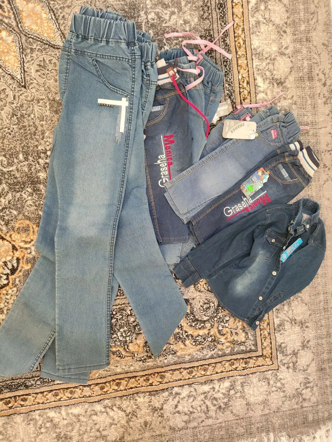 لباس بچه گانه و شلوار و شال و روسری متنوع|کیف، کفش، کمربند|پرند, فاز ۶|دیوار