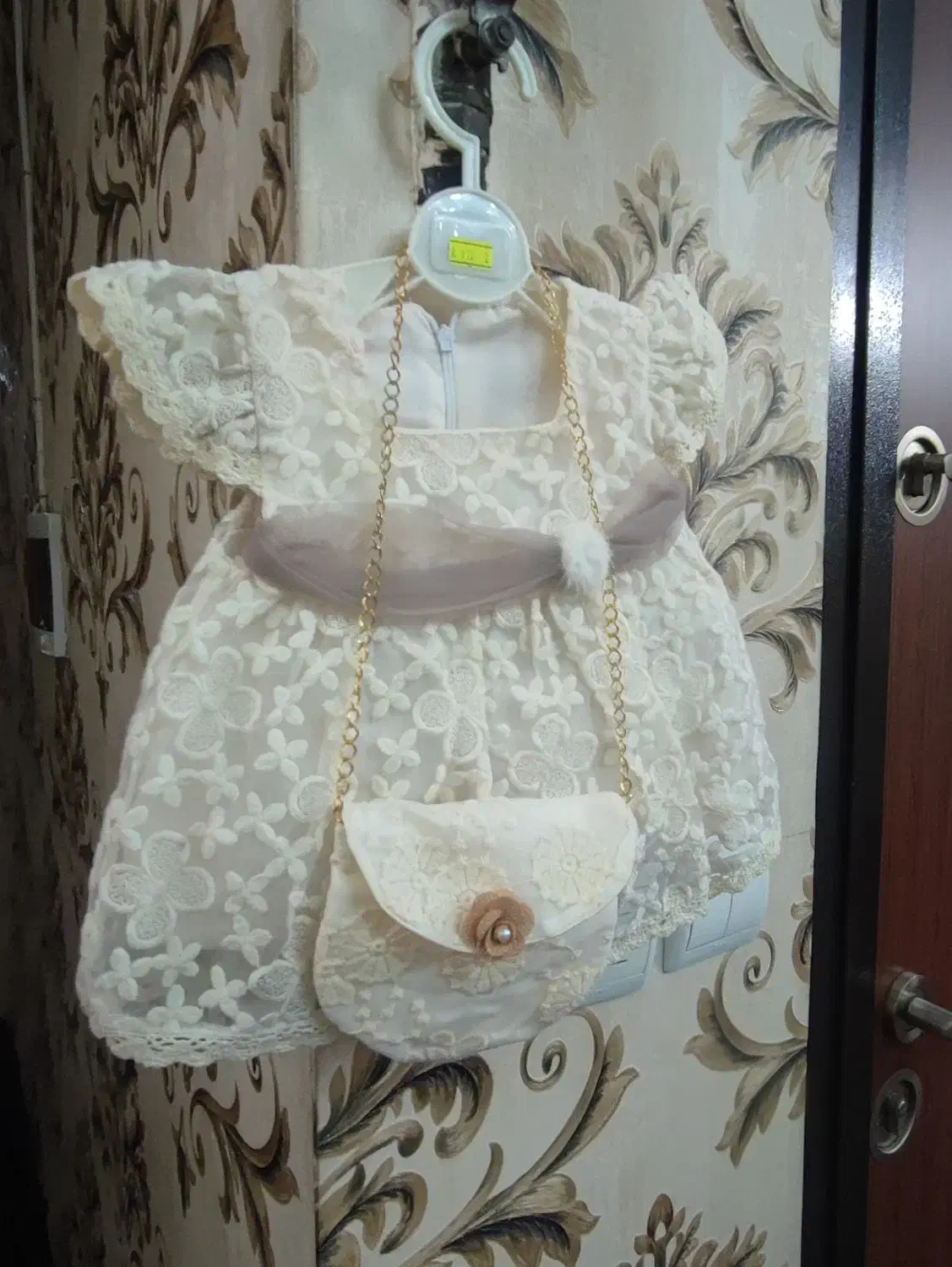 لباس زیبا|کفش و لباس بچه|ری, دیلمان|دیوار