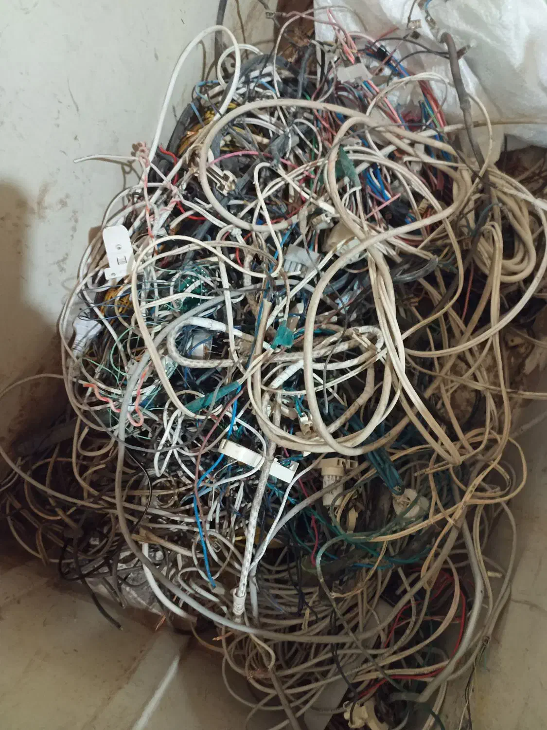 خرید انواع ضایعات درب منزل یا محل کار شما|عمده‌فروشی|شاهرود, |دیوار