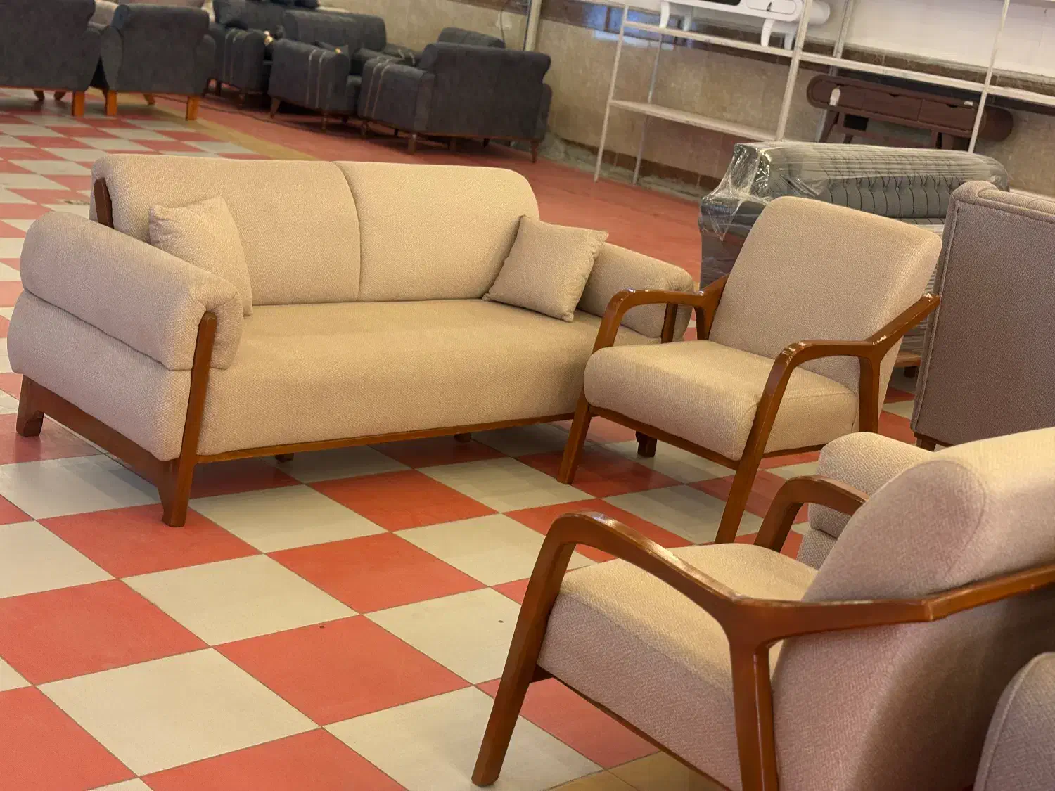 مبل مینیمال(جهان مبل)|مبلمان خانگی و میز عسلی|کرمانشاه, |دیوار