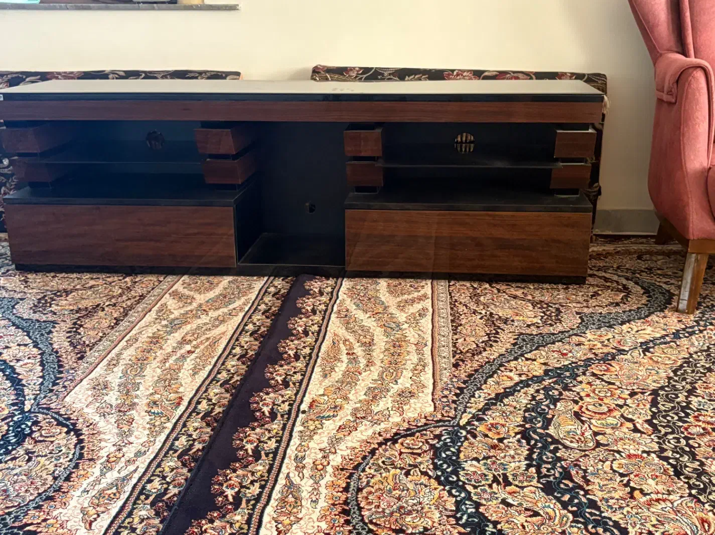 میز تلویزیون در حد نو|میز تلویزیون|آمل, |دیوار