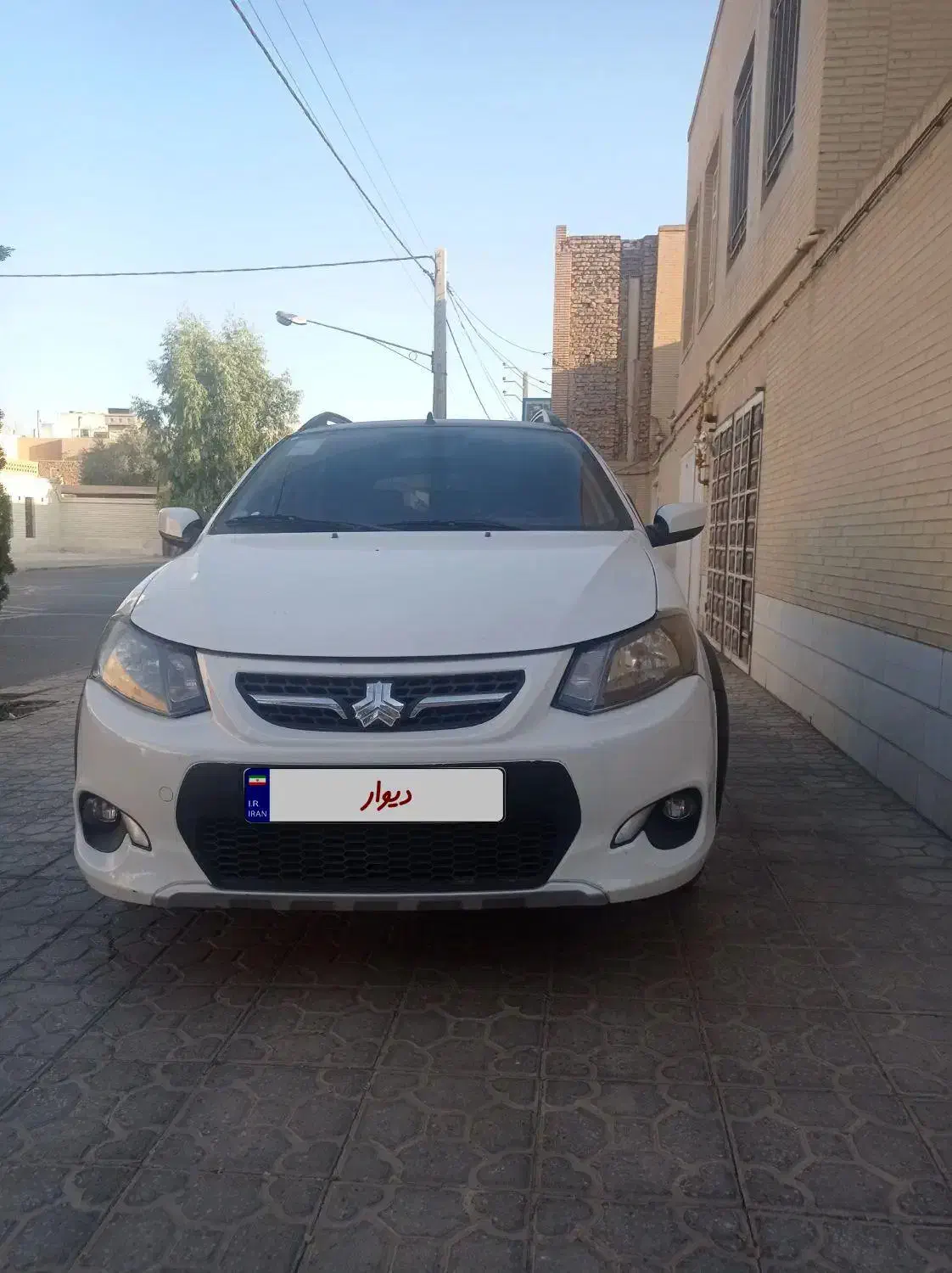 کوییک ار سفید مشکی|خودرو سواری و وانت|یزد, |دیوار