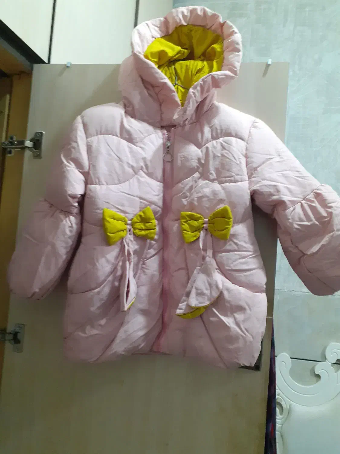 یک کافشن دخترونه سه به چار ساله مخوره|کفش و لباس بچه|امیدیه, |دیوار