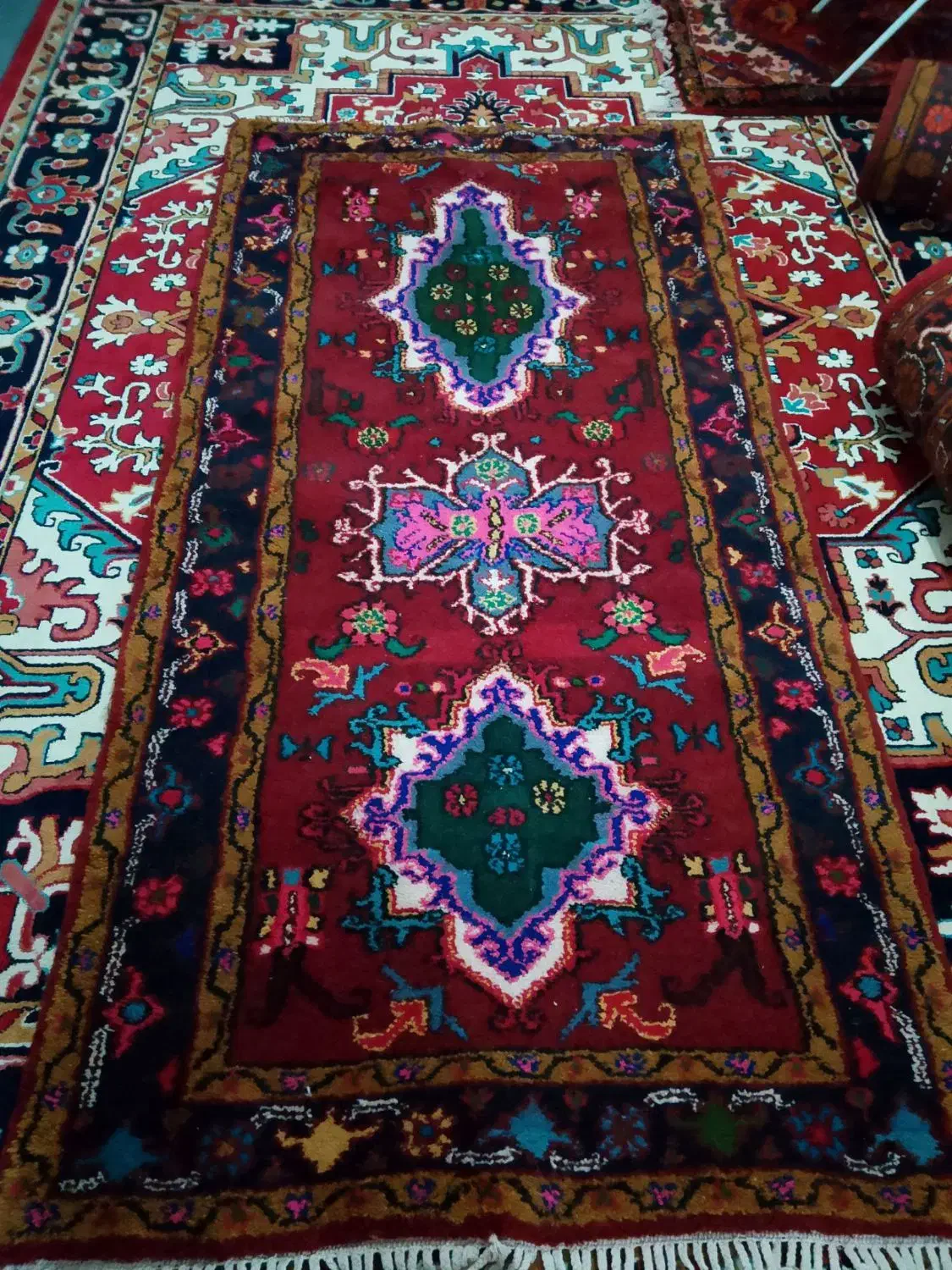 دو عدد فرش دستبافت|فرش|تیکمه داش, |دیوار