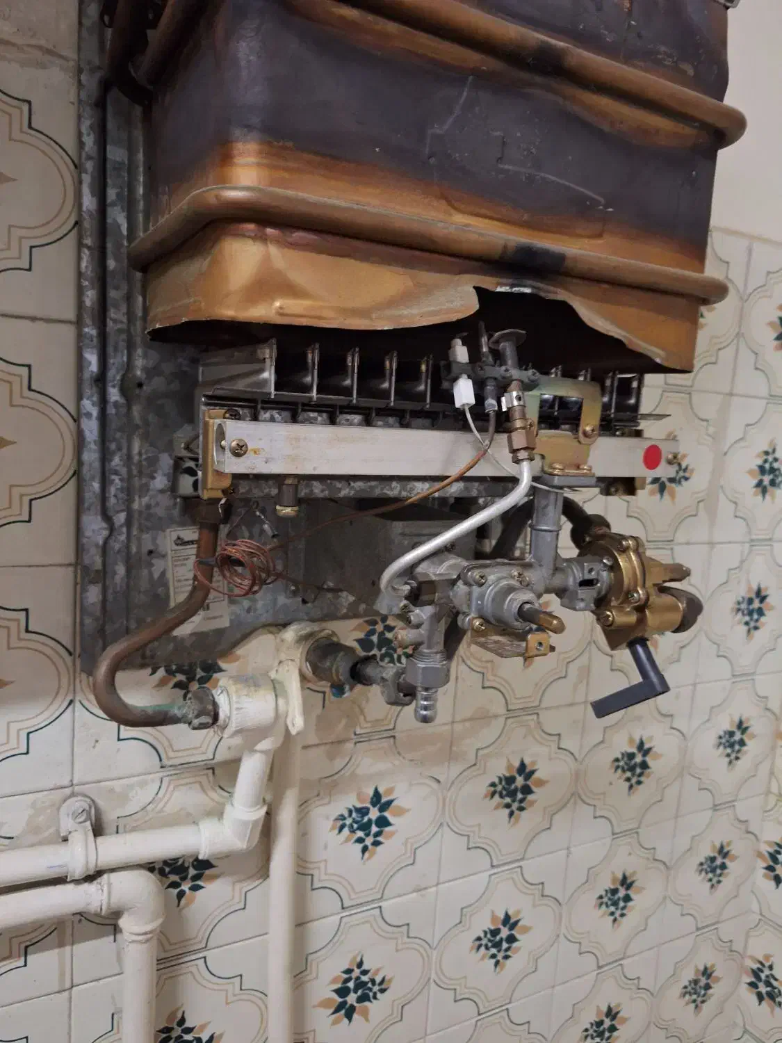 تعمیر آبگرمکن،پکیج دیواری،بخاری،اجاق گاز|خدمات پیشه و مهارت|رشت, آب و برق|دیوار